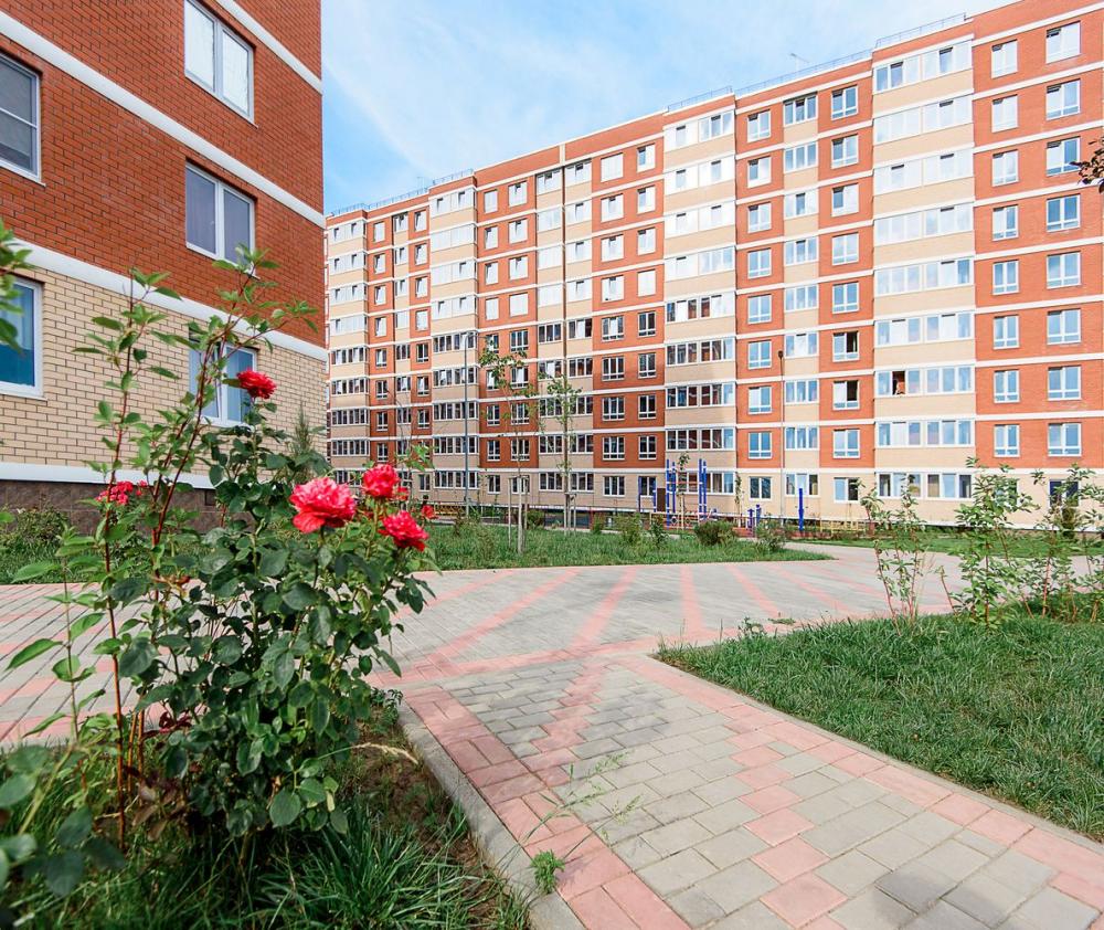 Жк спортивная деревня краснодар квартиры. ЖК спортивный. ЖК спортивная деревня. Район Западный обход Краснодар. Спортивный парк ЖК Краснодар подъезд.